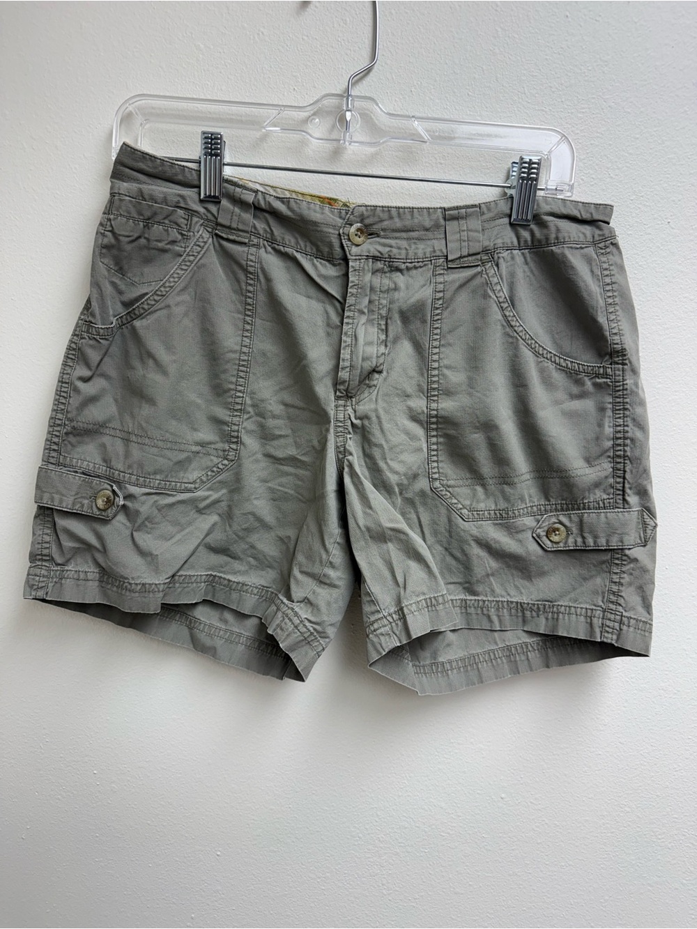 Columbia Women's Cargo Shorts in Olive